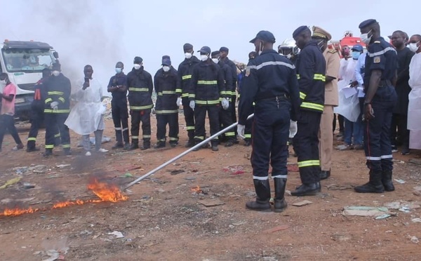 377 tonnes de produits impropres incinérées à Mbour sous la supervision du préfet