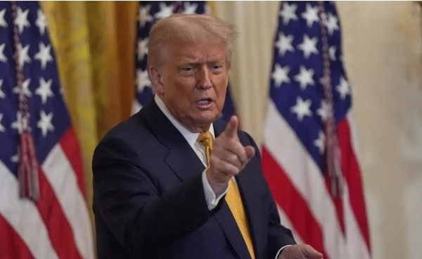 Trump réagit fermement à Moscou : deux sous-marins nucléaires américains déployés