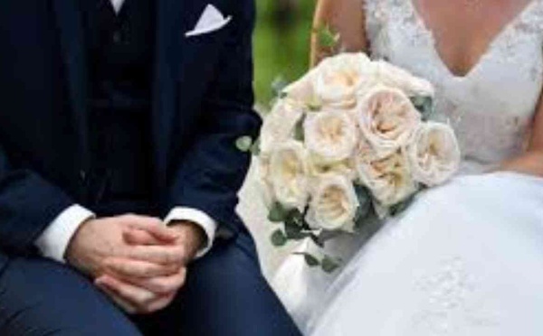 Un homme s’incruste à leur mariage, les époux découvrent son identité quatre ans plus tard