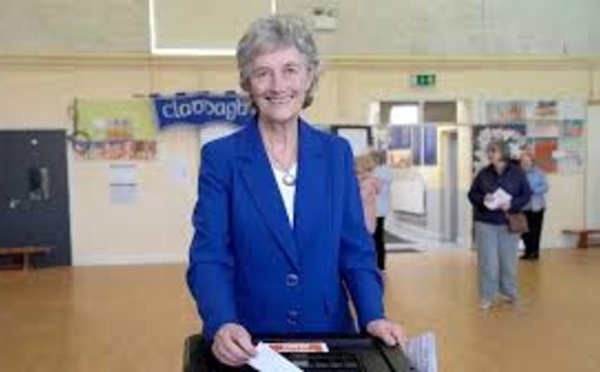 Irlande : Franc-parler, propalestinienne… Qui est Catherine Connolly, la future présidente du pays ?