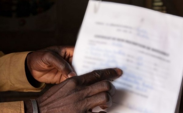 Industrie de faux documents d’identité : une vaste filière administrative mise au jour