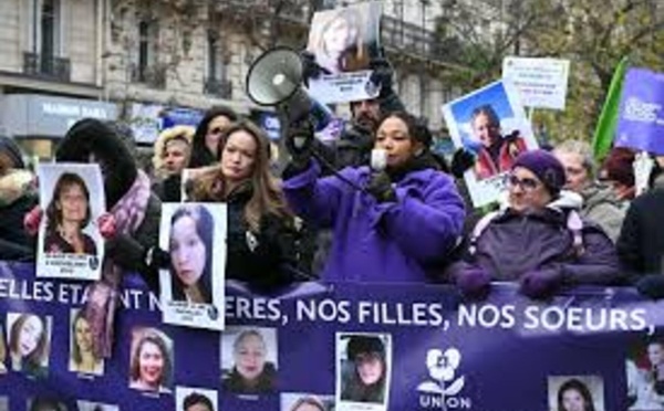 France: manifestation contre les violences faites aux femmes, le gouvernement décrié