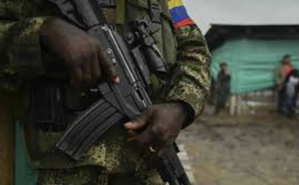 Colombie: un général et le chef du renseignement suspendus pour des liens supposés avec des dissidents des FARC