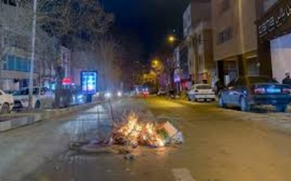 Iran : les manifestations se poursuivent, Téhéran se dit prêt à riposter aux menaces de Donald Trump