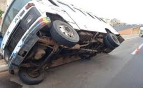 Dakar : deux conducteurs interpellés après un accident sur l’autoroute