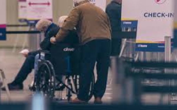 Un homme de 80 ans tente de prendre l’avion avec le cadavre de sa femme