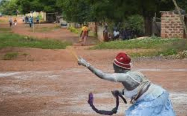 Menacé d’être changé en chat : un commerçant victime d’un faux marabout