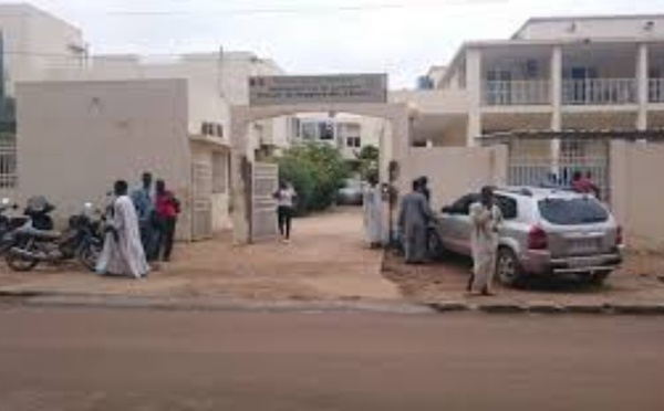 Thiès : il jette 1 000 FCFA au sol, asperge un jakartaman de piment et le poignarde pour voler sa moto