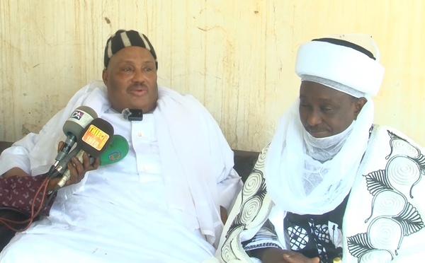 Ahmed Saloum Dieng reçoit Sa Majesté Mansah Cissé au Sénégal pour le Magal de Touba.