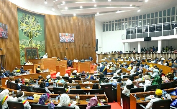Assemblée nationale : la modification de l’article 37 de la Constitution adoptée à une large majorité