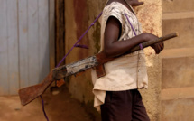 Tragique accident en Guinée : Un enfant de 6 ans tire accidentellement sur son ami avec l'arme de son père