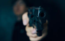 Sandiara : Un lycéen tué par balle, le présumé meurtrier arrêté, sa maison incendiée Sandiara : Un lycéen tué par balle, le présumé meurtrier arrêté, sa maison incendiée