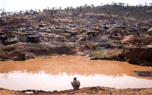 Démantèlement d’un site d’orpaillage clandestin à Segoto : 65 groupes électrogènes saisis Démantèlement d’un site d’orpaillage clandestin à Segoto : 65 groupes électrogènes saisis
