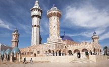 Touba accueille des milliers de fidèles pour le Kazou Rajab dédié à Serigne Fallou Mbacké