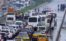 Tabaski 2026 : un embouteillage massif ralentit le grand départ sur l’Autoroute de l’Avenir