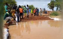 Matam : une piste submergée oblige les habitants à utiliser des pirogues entre Dembancané et Thianiaf