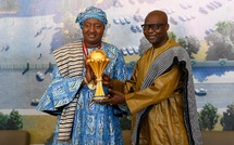 CAN 2025 : le trophée poursuit sa tournée officielle et s’invite à l’Assemblée nationale