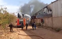 Diamniadio : une usine de recyclage du plastique ravagée par un violent incendie
